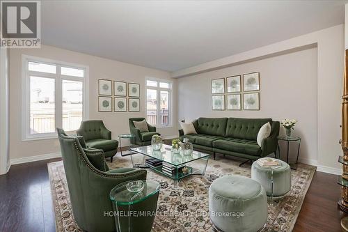 45 Atkinson Crescent, New Tecumseth, ON - Indoor Photo Showing Living Room