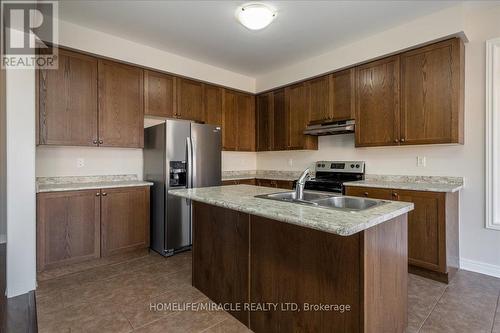 45 Atkinson Crescent, New Tecumseth, ON - Indoor Photo Showing Kitchen With Double Sink