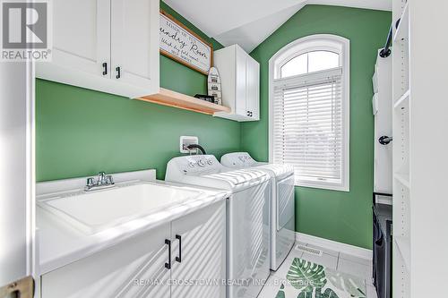 96 Manor Hampton Street, East Gwillimbury, ON - Indoor Photo Showing Laundry Room