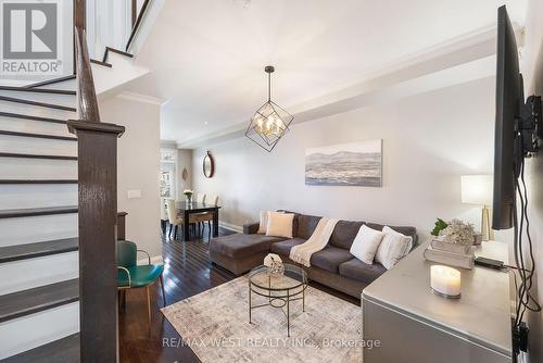 42 A Greendale Avenue, Toronto, ON - Indoor Photo Showing Living Room