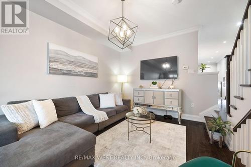 42 A Greendale Avenue, Toronto, ON - Indoor Photo Showing Living Room