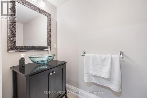 42 A Greendale Avenue, Toronto, ON - Indoor Photo Showing Bathroom