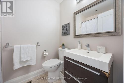 42 A Greendale Avenue, Toronto, ON - Indoor Photo Showing Bathroom