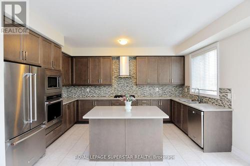 7724 Black Maple Drive, Niagara Falls, ON - Indoor Photo Showing Kitchen With Upgraded Kitchen