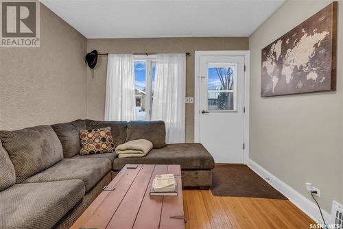 3050 Montague Street, Regina, SK - Indoor Photo Showing Living Room