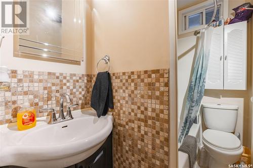 3050 Montague Street, Regina, SK - Indoor Photo Showing Bathroom