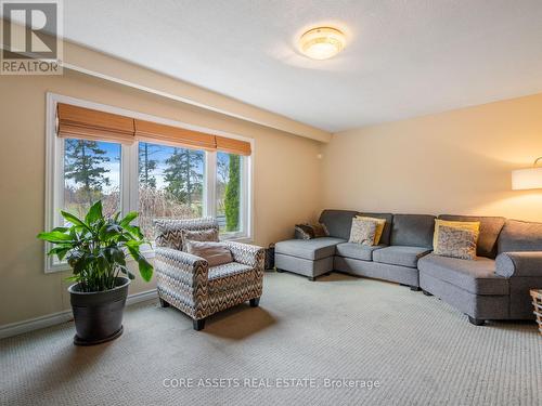 22 Bryant Court, Brampton, ON - Indoor Photo Showing Living Room