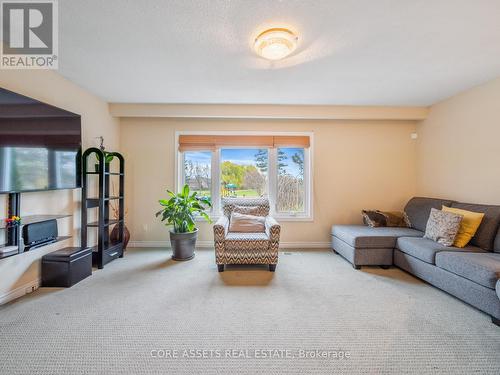 22 Bryant Court, Brampton, ON - Indoor Photo Showing Living Room