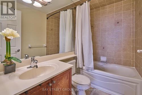 1114 - 3880 Duke Of York Boulevard, Mississauga, ON - Indoor Photo Showing Bathroom