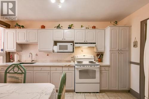 94 Fairbank Avenue, Toronto, ON - Indoor Photo Showing Kitchen