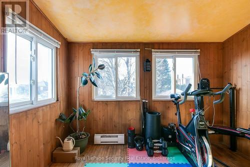 94 Fairbank Avenue, Toronto, ON - Indoor Photo Showing Gym Room