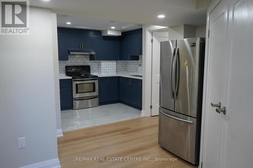 19 Finsbury Drive, Brampton, ON - Indoor Photo Showing Kitchen