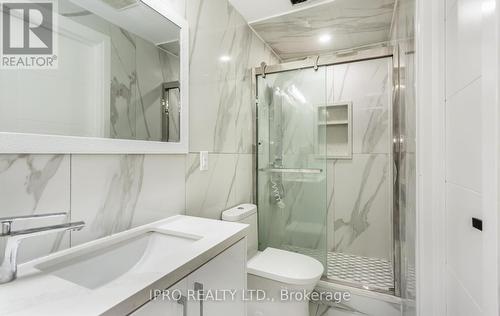 5 Baskerville Crescent, Toronto, ON - Indoor Photo Showing Bathroom