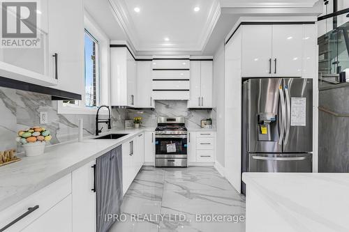 5 Baskerville Crescent, Toronto, ON - Indoor Photo Showing Kitchen With Upgraded Kitchen