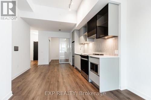 224 - 395 Dundas Street West Street, Oakville, ON - Indoor Photo Showing Kitchen