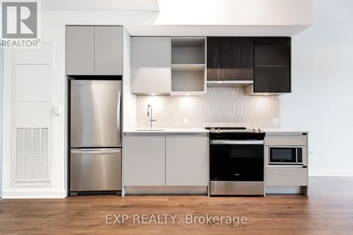 224 - 395 Dundas Street West Street, Oakville, ON - Indoor Photo Showing Kitchen