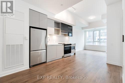 224 - 395 Dundas Street West Street, Oakville, ON - Indoor Photo Showing Kitchen With Stainless Steel Kitchen