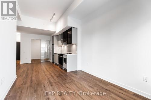 224 - 395 Dundas Street West Street, Oakville, ON - Indoor Photo Showing Kitchen