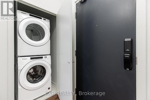 224 - 395 Dundas Street West Street, Oakville, ON - Indoor Photo Showing Laundry Room