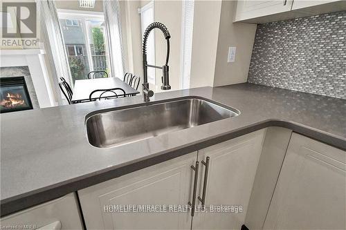 59 - 515 Winston Rd Road, Grimsby, ON - Indoor Photo Showing Kitchen