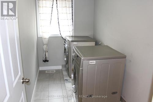 250 Nashville Circle, Hamilton, ON - Indoor Photo Showing Laundry Room