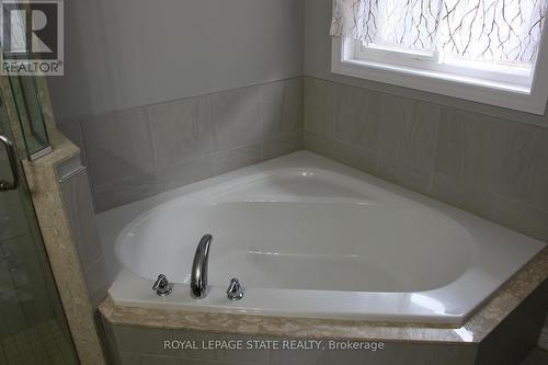 250 Nashville Circle, Hamilton, ON - Indoor Photo Showing Bathroom