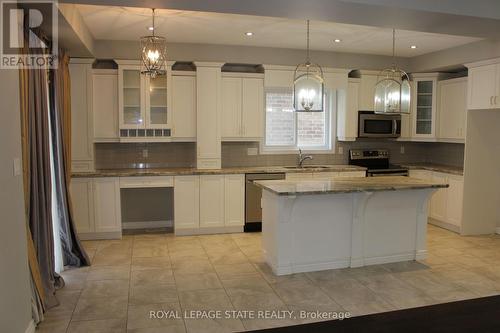 250 Nashville Circle, Hamilton, ON - Indoor Photo Showing Kitchen