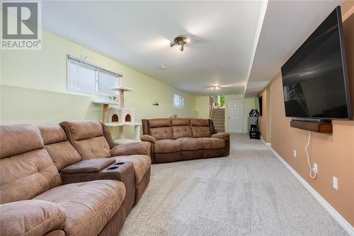 529 Chantel Court, Sarnia, ON - Indoor Photo Showing Living Room