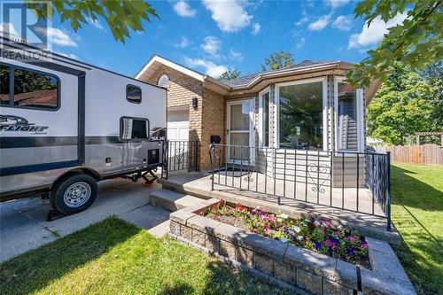 529 Chantel Court, Sarnia, ON - Outdoor