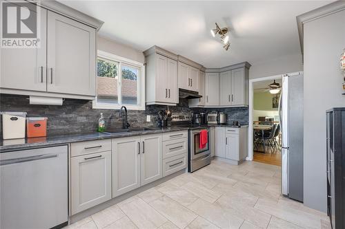 529 Chantel Court, Sarnia, ON - Indoor Photo Showing Kitchen