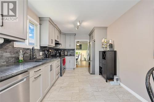 529 Chantel Court, Sarnia, ON - Indoor Photo Showing Kitchen With Double Sink