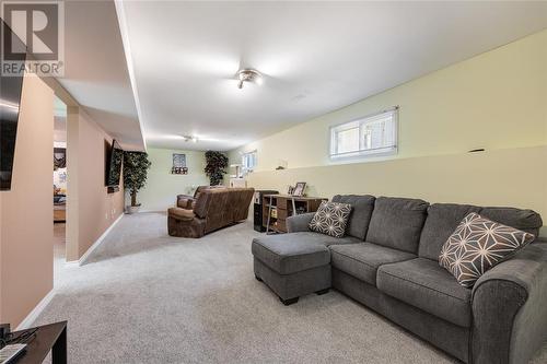 529 Chantel Court, Sarnia, ON - Indoor Photo Showing Living Room