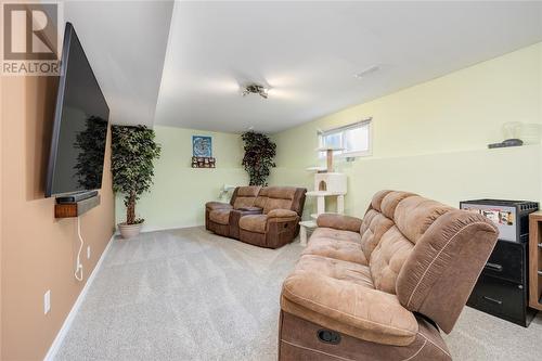 529 Chantel Court, Sarnia, ON - Indoor Photo Showing Living Room