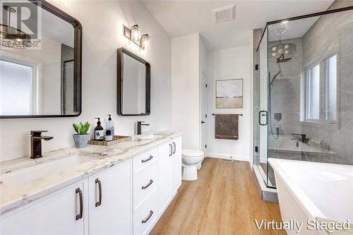 6755 Shaker Lane, Plympton-Wyoming, ON - Indoor Photo Showing Bathroom