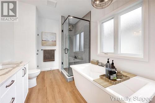 6755 Shaker Lane, Plympton-Wyoming, ON - Indoor Photo Showing Bathroom