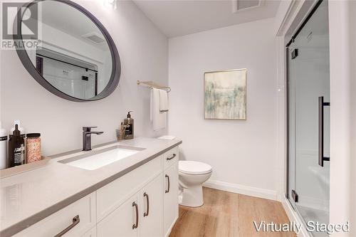 6755 Shaker Lane, Plympton-Wyoming, ON - Indoor Photo Showing Bathroom