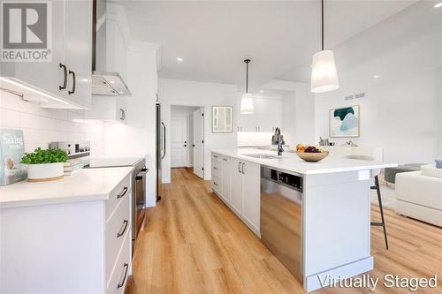 6755 Shaker Lane, Plympton-Wyoming, ON - Indoor Photo Showing Kitchen With Upgraded Kitchen