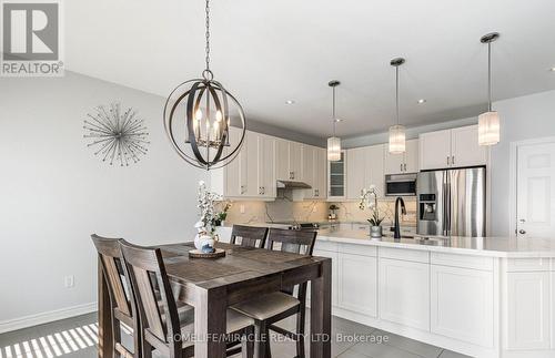 4664 Ray Lane, Burlington, ON - Indoor Photo Showing Dining Room