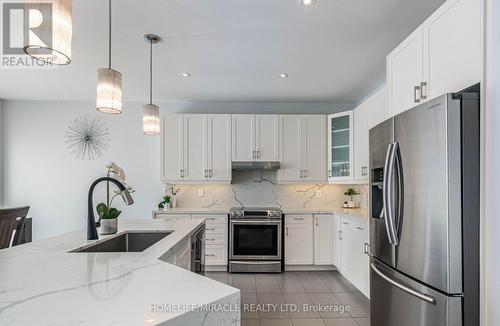 4664 Ray Lane, Burlington, ON - Indoor Photo Showing Kitchen With Upgraded Kitchen