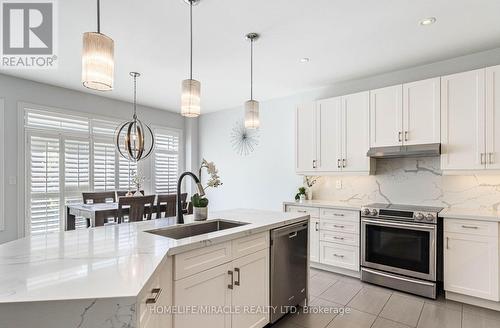 4664 Ray Lane, Burlington, ON - Indoor Photo Showing Kitchen With Upgraded Kitchen