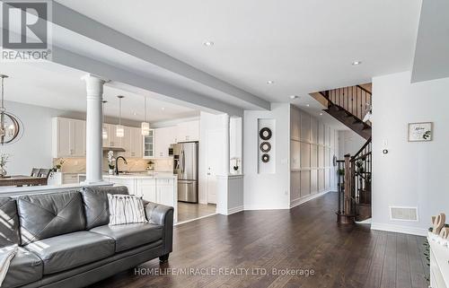 4664 Ray Lane, Burlington, ON - Indoor Photo Showing Living Room