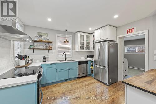 560 Frontenac Street, Kingston (East Of Sir John A. Blvd), ON - Indoor Photo Showing Kitchen With Double Sink