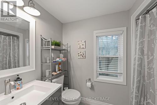 560 Frontenac Street, Kingston (East Of Sir John A. Blvd), ON - Indoor Photo Showing Bathroom