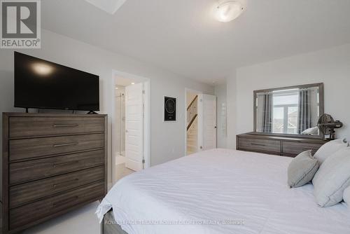 1056 Meadowlark Ridge, London, ON - Indoor Photo Showing Bedroom