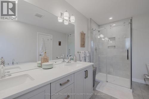 1056 Meadowlark Ridge, London, ON - Indoor Photo Showing Bathroom