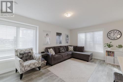 1056 Meadowlark Ridge, London, ON - Indoor Photo Showing Living Room