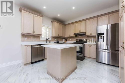 23 Brentcliff Drive, Brampton, ON - Indoor Photo Showing Kitchen