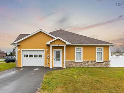 1 MacKinnon Court  Kentville, NS B4N 5R7