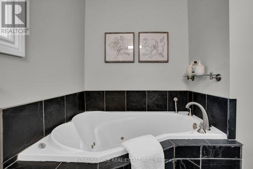 7634 Langstaff Road, Clarington, ON - Indoor Photo Showing Bathroom