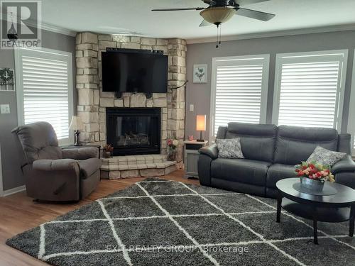 #7-152 Concession Rd 11 W, Trent Hills, ON - Indoor Photo Showing Living Room With Fireplace